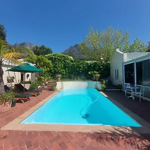 newlands-guest-house.hotels-capetown.com/